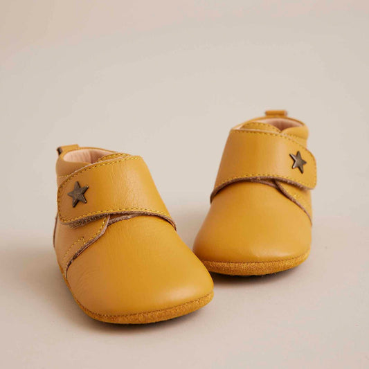 Chaussons en cuir Star | Moutarde - SMART Babyshop - Bisgaard